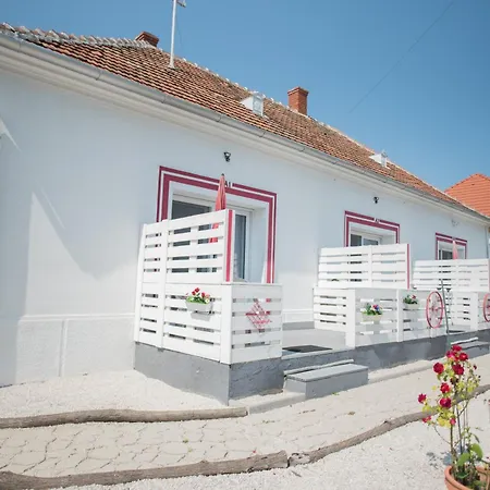 Ehm - Modernes Nahe Therme & Apartamento Mesteri